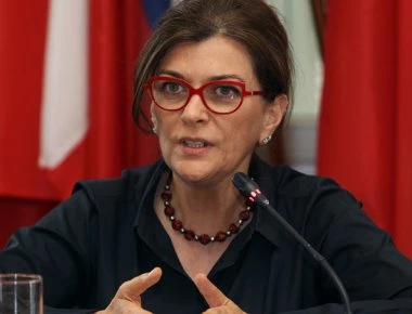 Πρώην ΓΓ του Υπουργείου Εργασίας καταγγέλλει «σκανδαλώδεις μεθοδεύσεις» από την Ράνια Αντωνοπούλου (φωτό)